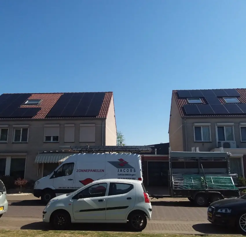 34 panelen op 3 woningen