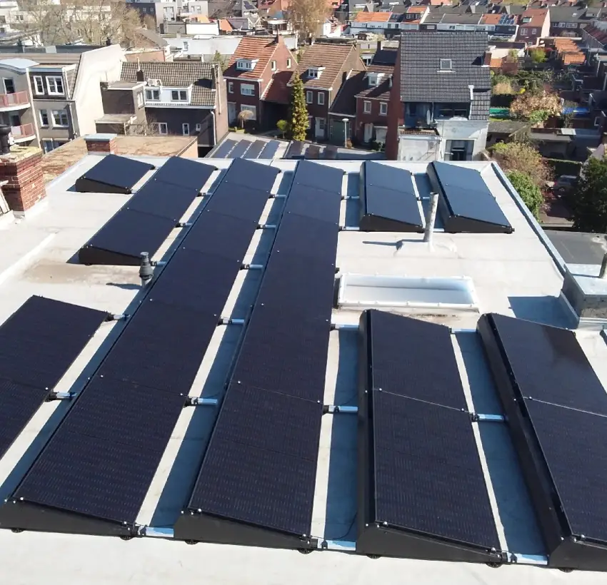 42 Panelen op woonhuis en bijgebouw