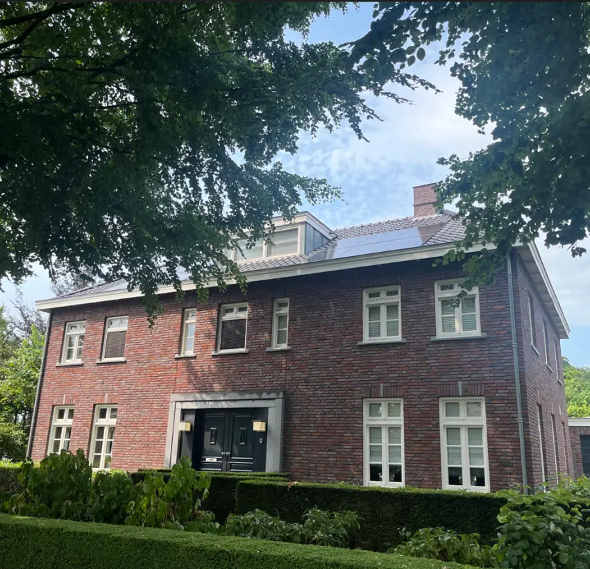 Zonnepanelen met Aesthetica indak montage en plat dak systeem 