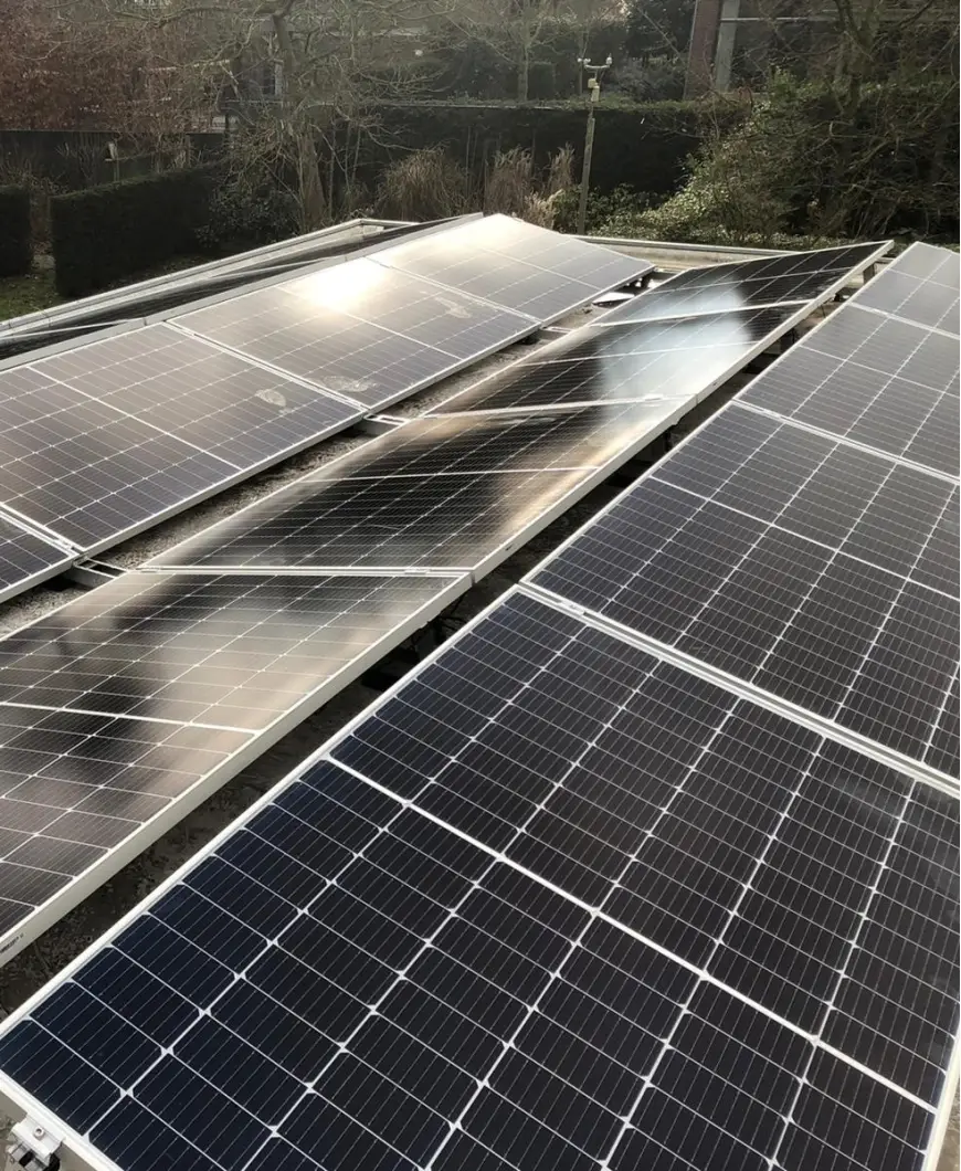 Zonnepanelen op Kalzip dak